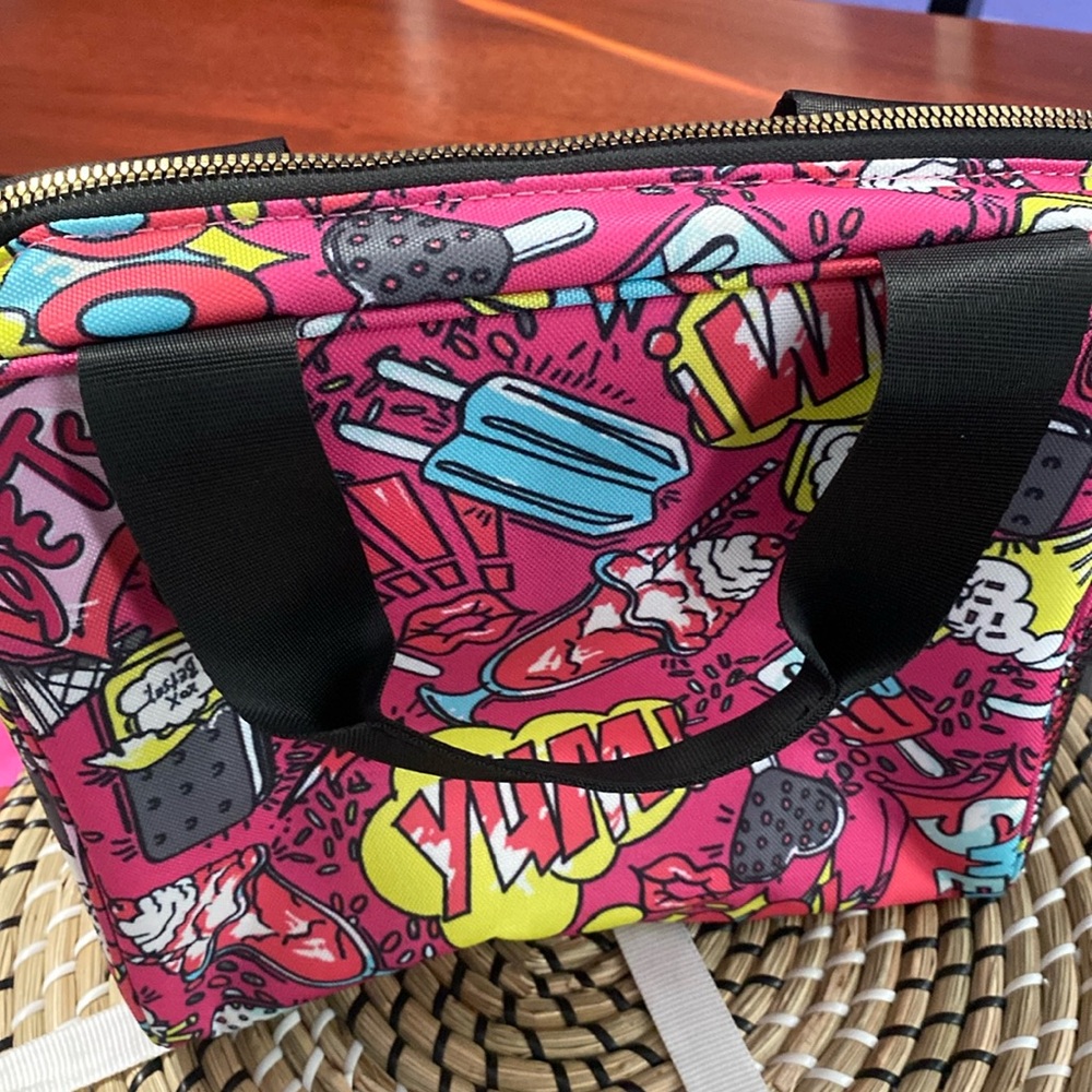 🆕Betsey Johnson Lunch tote with Mesh Pouch, “Ice Cream Treats” - Picture 2 of 7